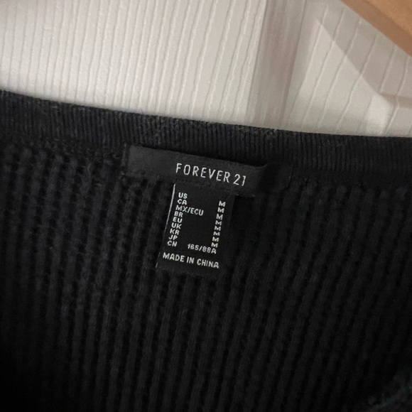 Forever 21 Black Distressed Waffle Knit Cropped Long Sleeve Top Size M - Picture 2 of 3